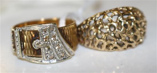 9ct gold pierced textured ring & a 9ct gold belt ring